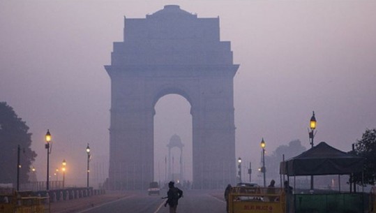 Ndotja e ajrit në kryeqytetin e Indisë arrin në nivele kritike, mbyllen shkollat dhe kolegjet