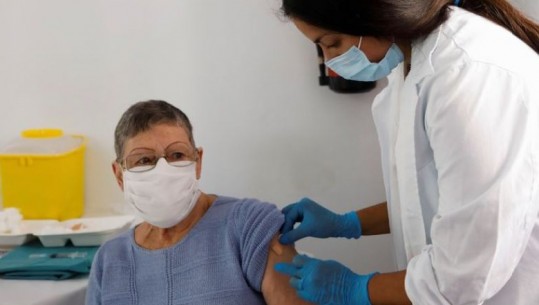 Turizëm dhe siguri, qyteti bregdetar në Spanjë krijon qendrat e vaksinimit për pushuesit 
