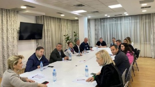 Kryemadhi pret drejtuesit e LSI në Elbasan: Përballuan me dinjitet një fushatë zgjedhore të padrejtë