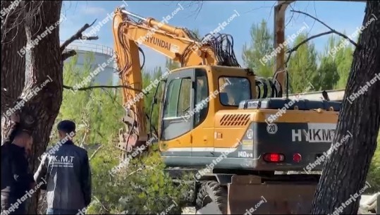 (VIDEO) IKMT Vlorë aksion në ‘Pyllin e Sodës’, prish sot 10 ndërtime pa leje 1-2 kate! Në total do shemben 40 objekte