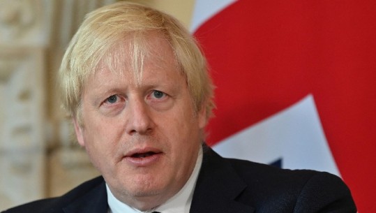 27 emigrantë u mbytën duke kaluar në Britani, reagon Johnson: I tronditur, Franca të marrë masa për të ndaluar kalimet e paligjshme