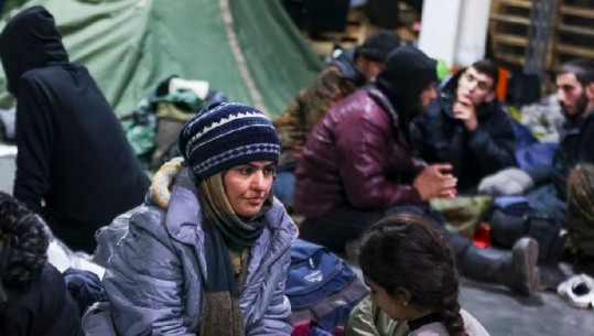 Emigrantët e bllokuar, peng të situatës në kufirin Poloni-Bjellorusi