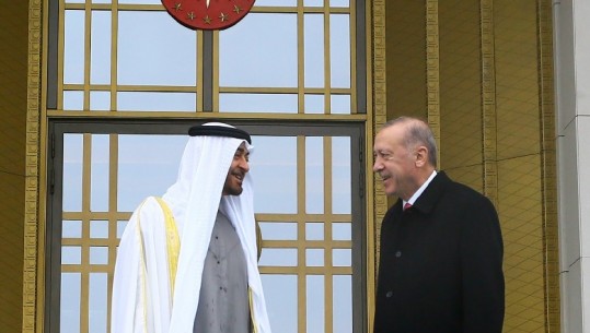 Fillimi i një ‘epoke të re’, Turqia dhe Emiratet e Bashkuara Arabe nënshkruan dhjetëra marrëveshje investimesh