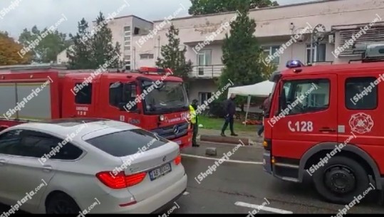 Zjarr në QSUT, në një zyrat e administratës së spitalit COVID 3! Mjekët dhe pacientët dalin jashtë, situata vihet nën kontroll (VIDEO)