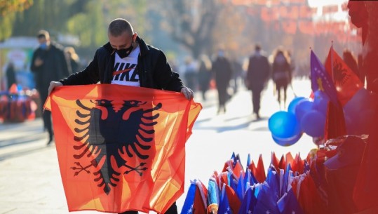 Shqiptarë që presin me vite për shtetësi të Kosovës ose Shqipërisë