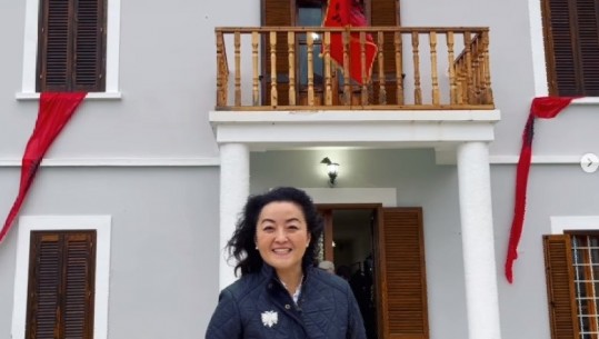 Nga shtëpia e Pavarësisë në Vlorë ambasadorja Kim uron në shqip me mesazhin e fortë