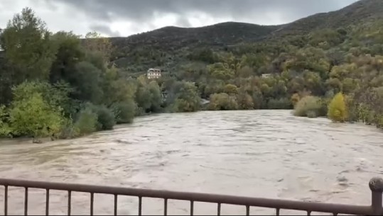 Mazhoranca paralajmëron përmbytje në zonën e Divjakës