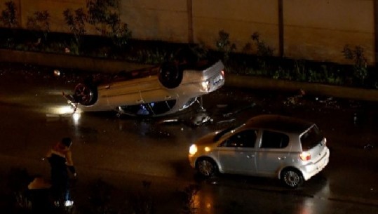 Makina e kthyer përmbys tek Kopshti Botanik në Tiranë, shpëton mrekullisht shoferi! Ja ç'ka ndodhur