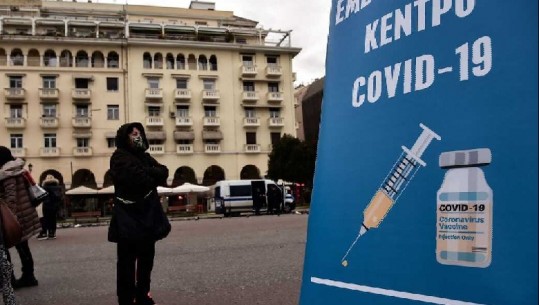 'Lufta' kundër Covid, Greqia nis gjobat me 100€ për personat që refuzojnë të vaksinohen
