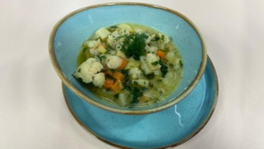 Gatime nga zonja Albana, Supë me lulelakër, presh dhe patate