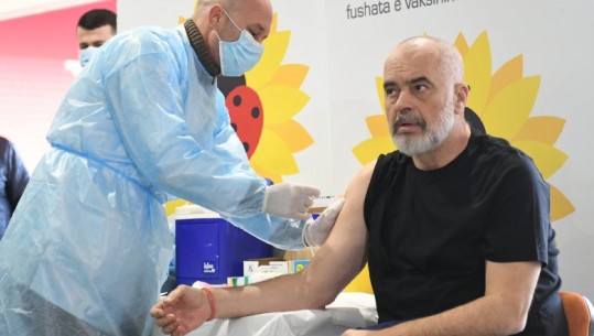 Nga sot dozë e tretë e vaksinës për të gjithë mbi 18-vjeçarët! Rama vaksinohet: Administrata të bëjë vaksinën, një ditë s'do kthehen në punë! Do ta kërkojmë edhe për t'u futur në Shqipëri
