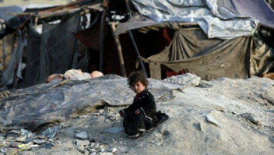 Banka Botërore miraton ndihmën e ngrirë prej 280 mln dollarësh për Afganistanin për të shmangur krizën humanitare