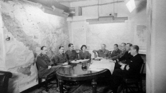 Zbuloni bunkerin sekret të nëndheshëm që 'strehoi' Churchill dhe ndihmoi në fitoren e Luftës së Dytë Botërore