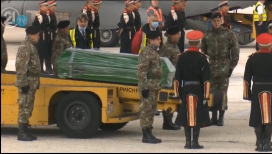 Humbën jetën tragjikisht në aksidentin në Bullgari, 45 trupat e shqiptarëve mbërrijnë në Shkup! Ceremoni nderimi në aeroport, të pranishme Lindita Nikolla dhe Vjosa Osmani