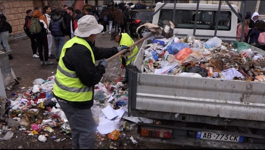 Elbasani 'mbytet' nga plehrat, kompanisë së pastrimit i mbaron kontrata! 300 punonjës pa punë, ngrihen në protestë! Kryebashkiaku për Report Tv: Brenda javës merr zgjidhje 