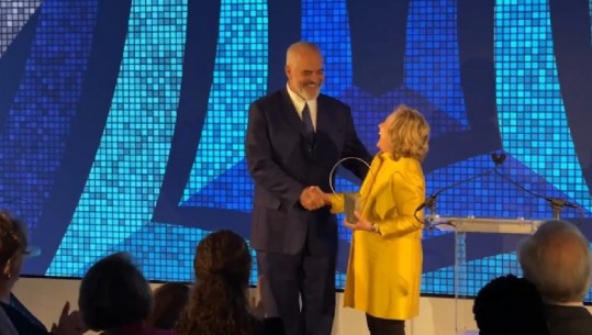 Hillary Clinton i jep çmim Kryeministrit Rama: E admiroj punën e tij, hapi dyert e Shqipërisë për ata në rrezik! Falë tij 1000 afganë, shumica gra, shpëtuan