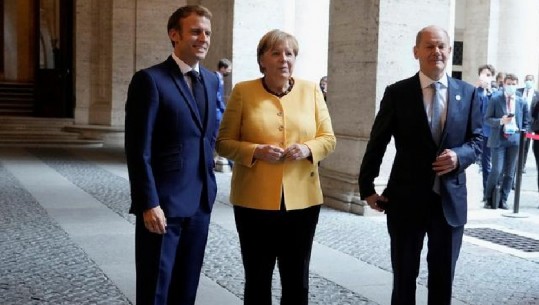 Macron i jep ‘lamtumirën’ ‘zonjës së hekurt’ të Evropës dhe mirëpret kancelarin e ri gjerman: Olaf Scholz, kapitullin e radhës do ta shkruajmë bashkë 