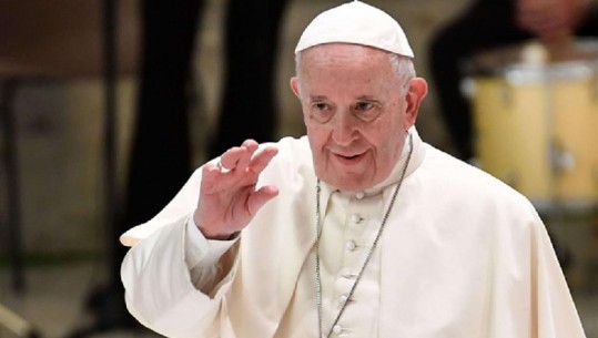 Papa Françesku: Vaksina nuk është mjet magjik shërimi, por detyrim moral për t’u bërë