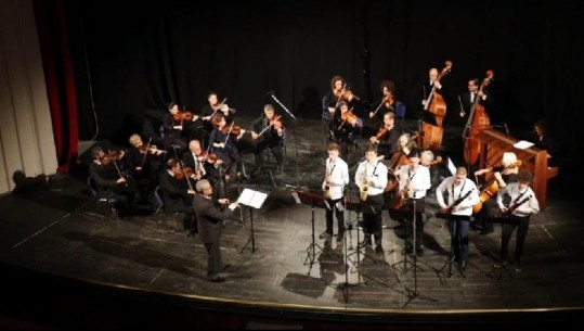 Orkestra e harqeve “Aleksandër Moisiu' sjell urimet për festat e fundvitit me artistë të njohur dhe të rinj