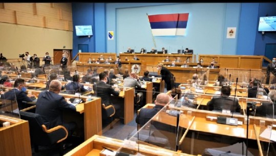 Asambleja e Republikës Sërpska miraton tërheqjen nga ushtria boshnjake