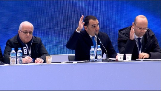 Votohet në Kuvendin e Berishës, Sali Berisha zhbën strukturat drejtuese të PD dhe Kuvendin e Bashës me 18 dhjetor! Azem Hajdari 'kryetar Nderi' i PD