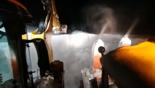 Orteku bllokon rrugën e Thethit, nis puna për pastrimin e dëborës (VIDEO)