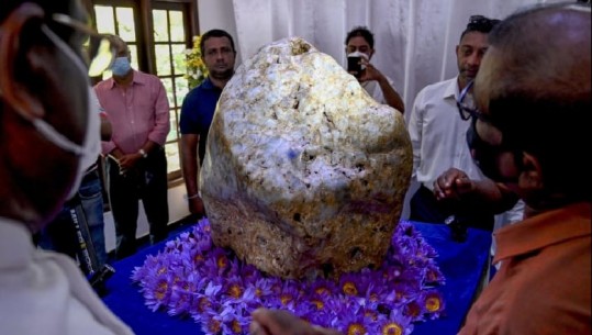 Gjendet në Sri Lanka safiri i çmuar blu, më i madhi në botë, peshon 310 kg
