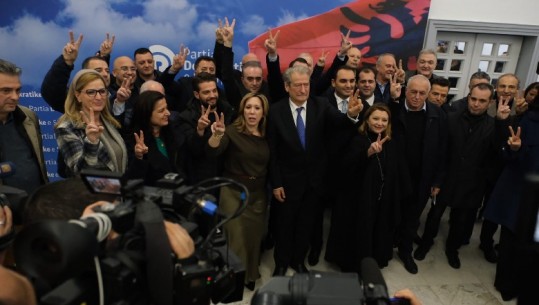 PD me 2 statute edhe në Gjykatën e Tiranës! 2 ditë pas Bashës edhe Berisha dorëzon vendimet e Kuvendit të thirrur prej tij