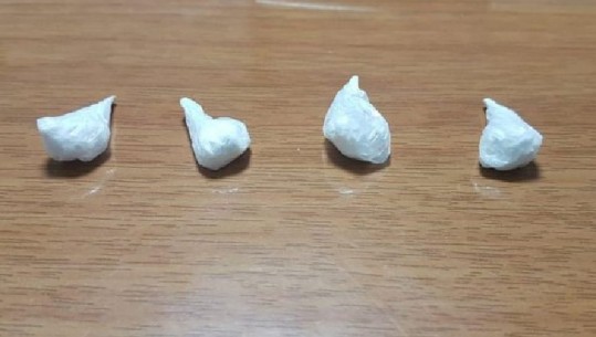U kapën me kokainë në makinë, arrestohen 2 persona në Gjirokastër, nis hetimi ndaj një tjetri, iu gjet kanabis