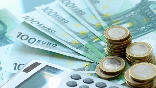 Euro zhvlerësohet ndaj lekut, arrin nivelin e 2019! Këmbehet me 120.78 lekë nga 123.63 në 2020! Ekspertët: Ka shumë € në treg, po rriten remitancat