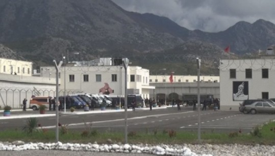 Ishte shpallur në kërkim dhe po tentonte të kalonte kufirin në Hanin e Hotit, arrestohet 22-vjeçari që i vuri zjarrin burgut të Reçit në 2020