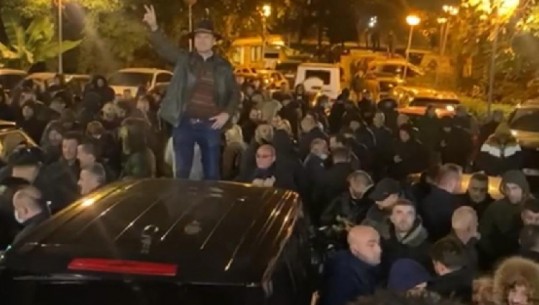 Carlo Bollino: Roli i policisë në mbrojtje të PD dhe foto e dhëndrit mbi makinë, simbol i politikës tepiste të Berishës 