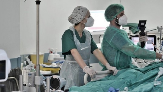 91 viktima dhe 2.831 raste të reja me COVID-19 në Greqi në 24 orët e fundit, 662 në spital mbi 80% prej tyre të pavaksinuar