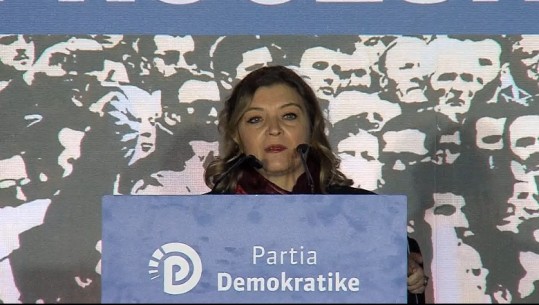 Edith Harxhi në protestën e Berishës: 'Ballkani i Hapur', një përrallë e shëmtuar! Kombi ynë në rrezik nga Rama dhe Vuçiç