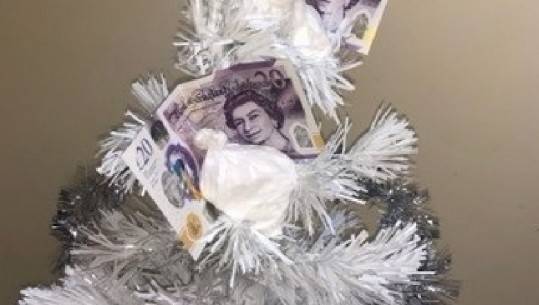 Stolisi pemën me kokainë dhe paund, trafikantin e ‘tradhëton’ atmosfera e krishtlindjeve dhe arrestohet nga policia britanike 