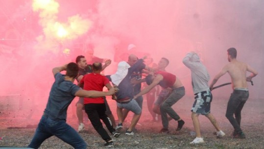 Ndeshja Tirana-Partizani, policia arrestoi 4 tifozë! Dhunuan punonjësin e shërbimit të sigurisë dhe shkatërruan stola nga stadiumi 