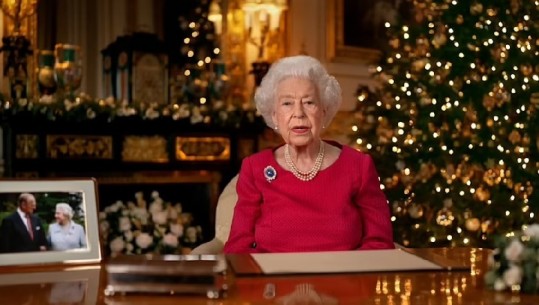 Mbretëresha Elizabeta mesazh emocionues për Krishtlindje, kujton bashkëshortin e ndjerë: Më mungon! Festoni me njerëzit e dashur