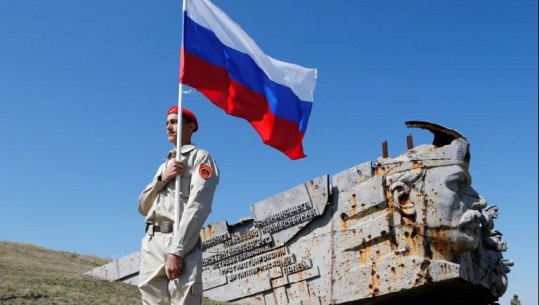 10,000 trupa ruse kthehen në bazat pas stërvitjeve pranë Ukrainës