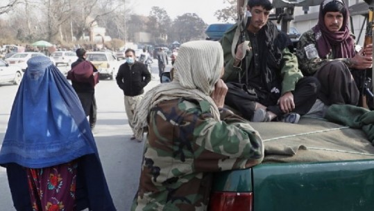 Afganistan, talebanët vendosin kushtin e ri për femrat që duan të udhëtojnë