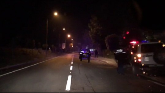 VIDEO/ Moti i keq dhe errësira 'merr në qafë' drejtuesit e mjeteve, aksident në Elbasan! Përfundon në spital njëri
