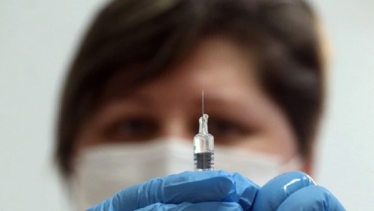 COVID-19/ Izraeli teston dozën e katërt të vaksinës tek punonjësit shëndetësor 