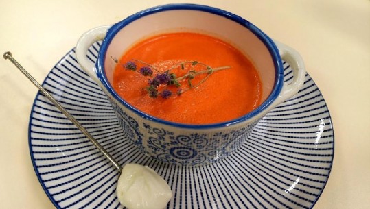 Gatime nga zonja Albana, Supë e mëndafshtë me speca të kuq