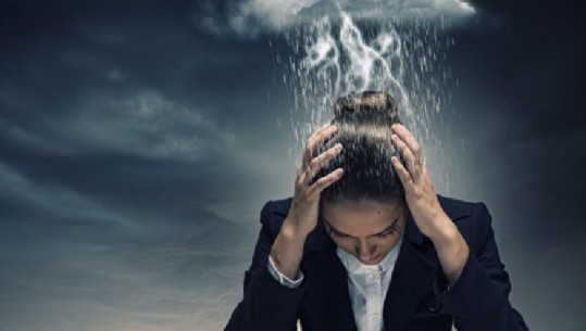 Pandemia e mendjes: Pse gjithnjë e më shumë njerëz po vuajnë nga depresioni