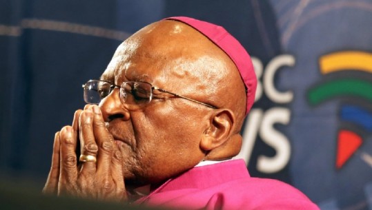 Afrika e Jugut i jep lamtumirën e fundit heroit të luftës kundër aparteidit, Desmond Tutu
