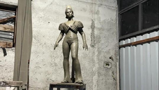 Skulptori Ilmi Kasemi realizon statujën e Dua Lipës: Duan ta përvetësojne fqinjët ballkanikë, e bëra nga inati