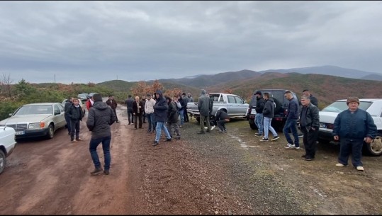 Kaçinari i lënë 32 vjet në harresë, banorët ngrihen në protestë: Kërkojmë ndërtimin e rrugës