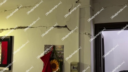 Shembja e pallatit me shpërthim të kontrolluar në Durrës shkakton dëme të mëdha, çahen muret në 8 apartamente, nisin verifikimet për dëmet (VIDEO)