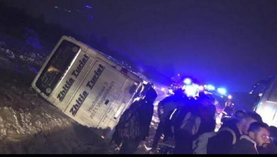 Autobusi nga Kosova përmbyset në Serbi, 17 të plagosur! Pasagjeri: Ishim në gjumë, rruga nuk ishte pastruar nga bora e ngricat