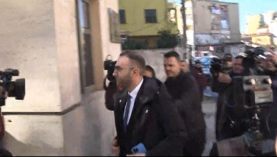  Çfarë ndodhi në 8 janar? Gazment Bardhi mbërrin në prokurorinë e Tiranës (VIDEO)