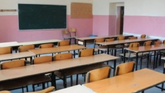 Pa regjistra dhe në kushte minimale pune, mësuesit paralajmërojnë protestë në Tiranë: Më 19 janar pezullojmë orën e parë të mësimit 